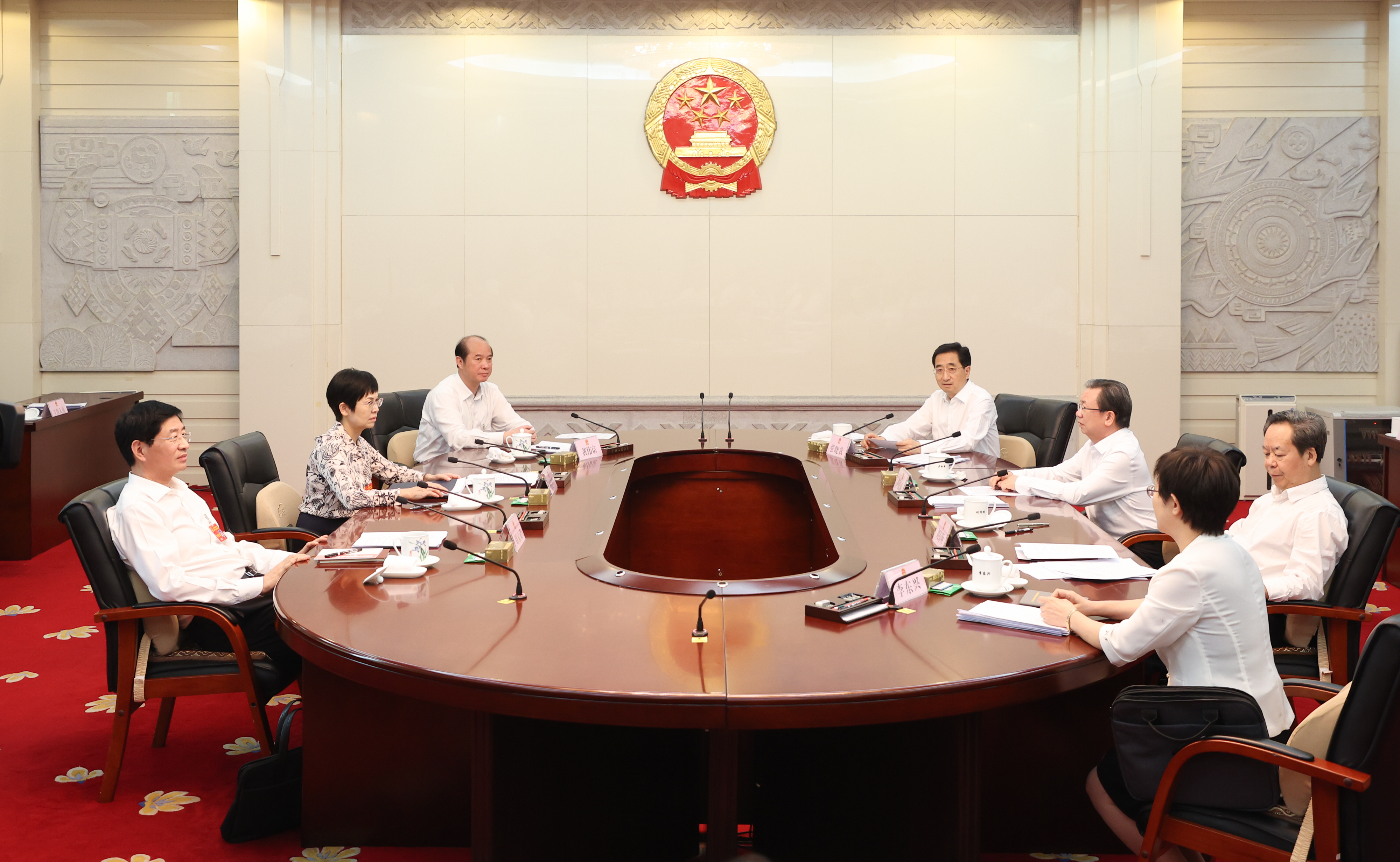 自治區十四屆人大常委會第四十次主任會議召開